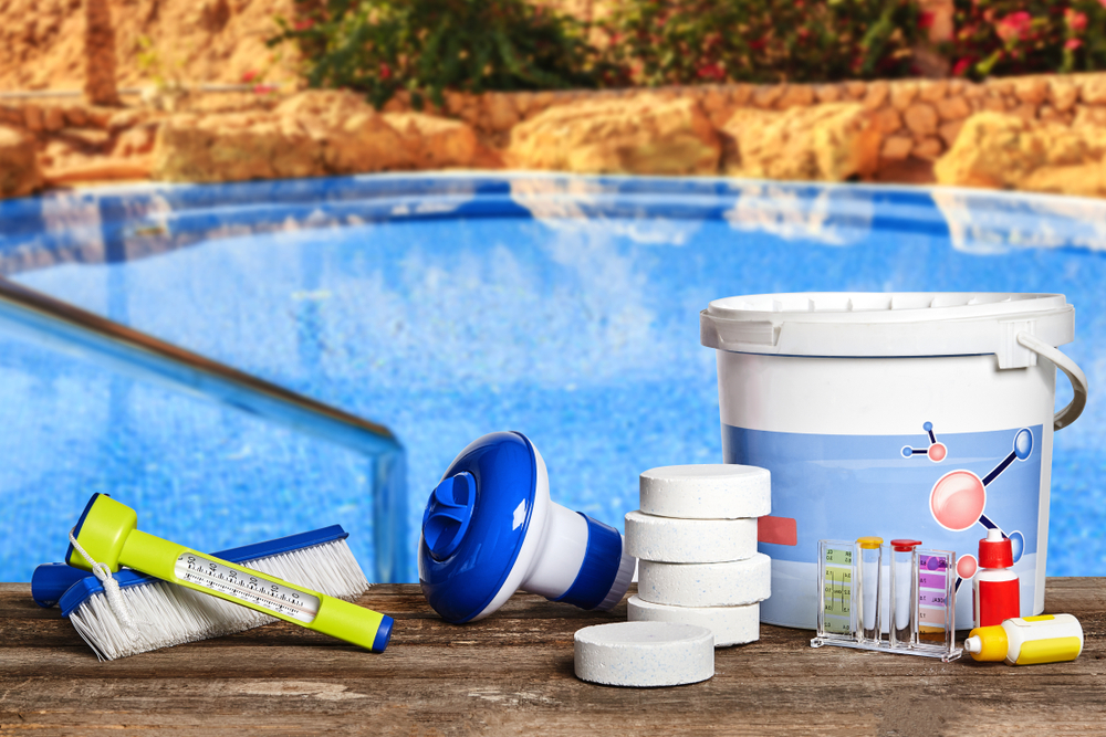 Chlore Blanc Pour La Piscine Désinfection Piscine Eau Entretien Photo stock  - Image du oxygène, algues: 272019666